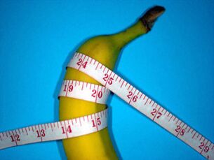 банан и сантиметър символизират увеличен пенис